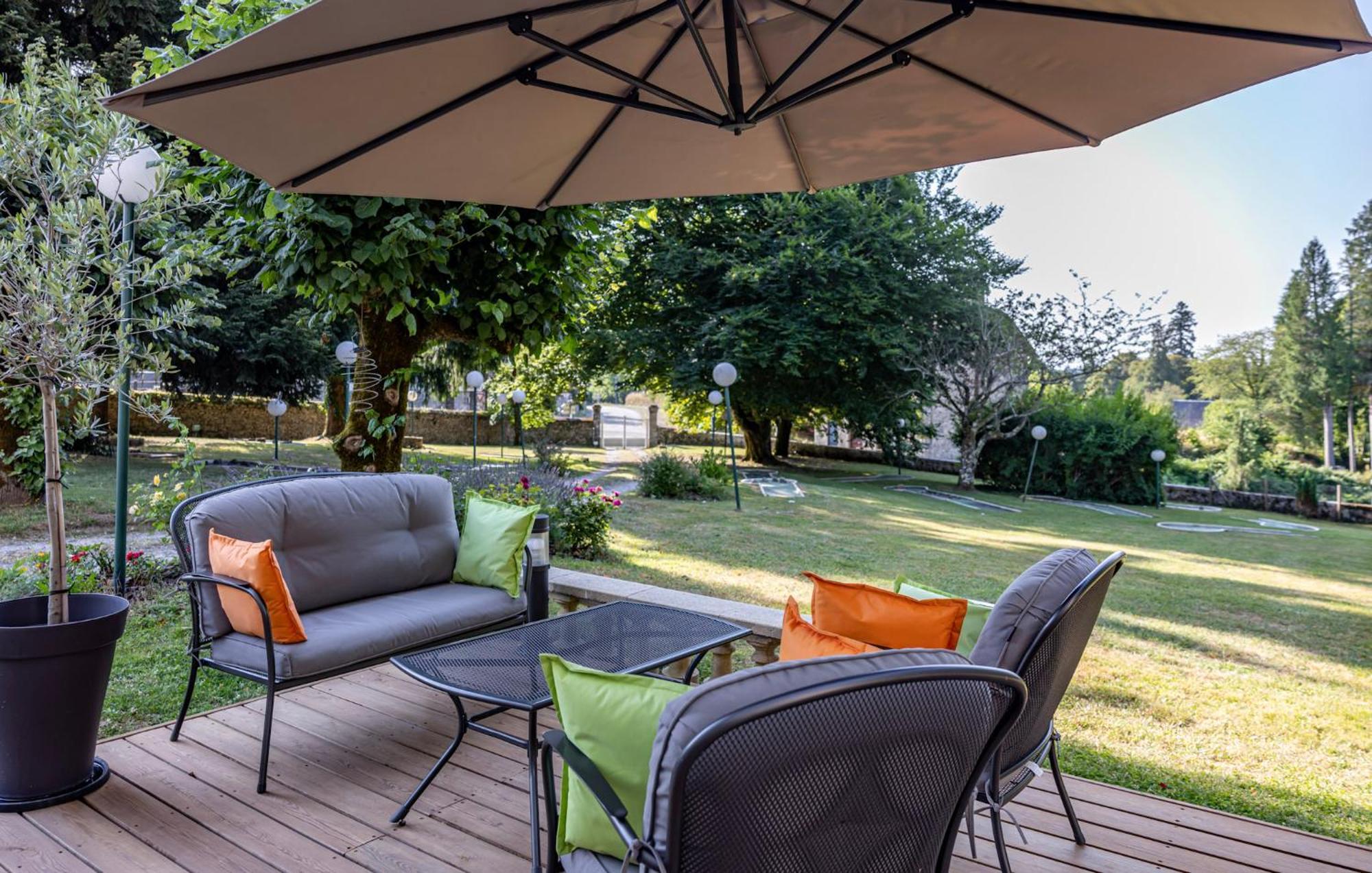 Domaine De La Clauzure Hotel La Roche-Canillac Buitenkant foto