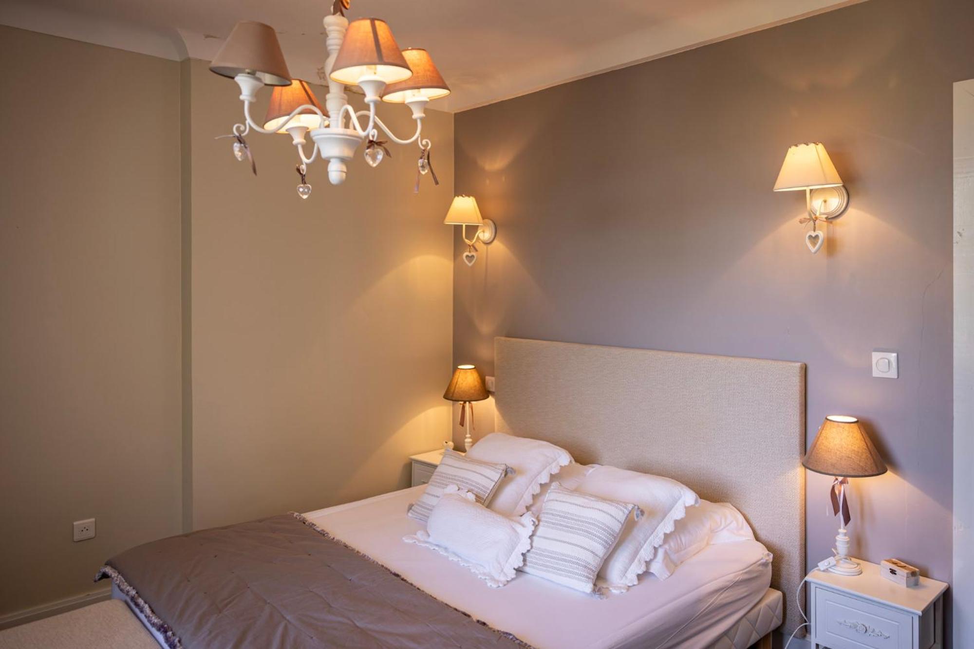 Domaine De La Clauzure Hotel La Roche-Canillac Buitenkant foto