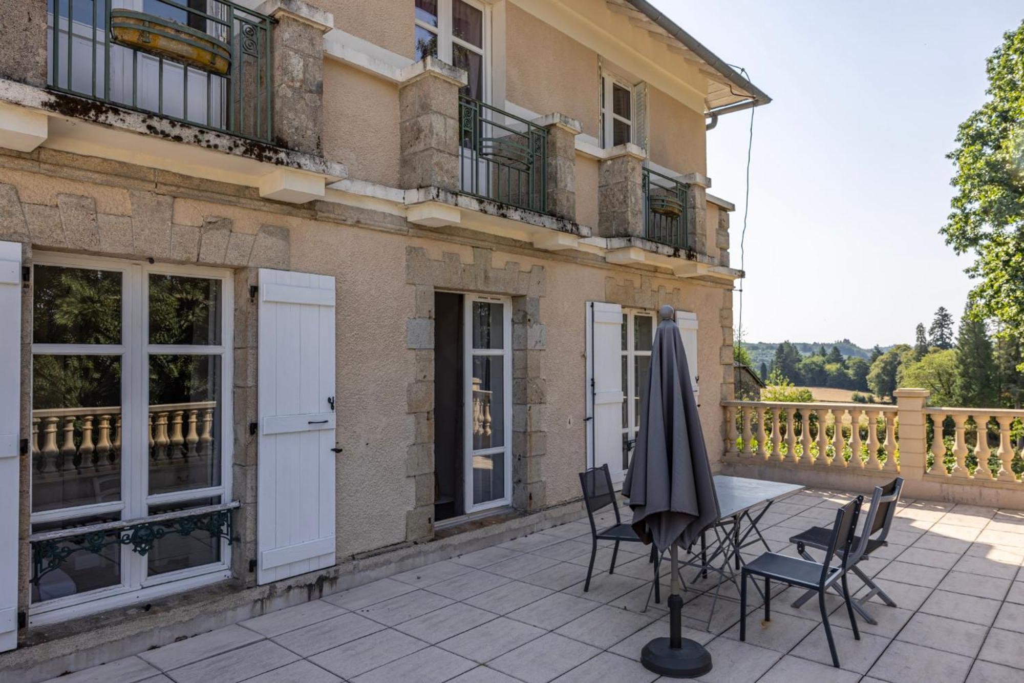 Domaine De La Clauzure Hotel La Roche-Canillac Buitenkant foto
