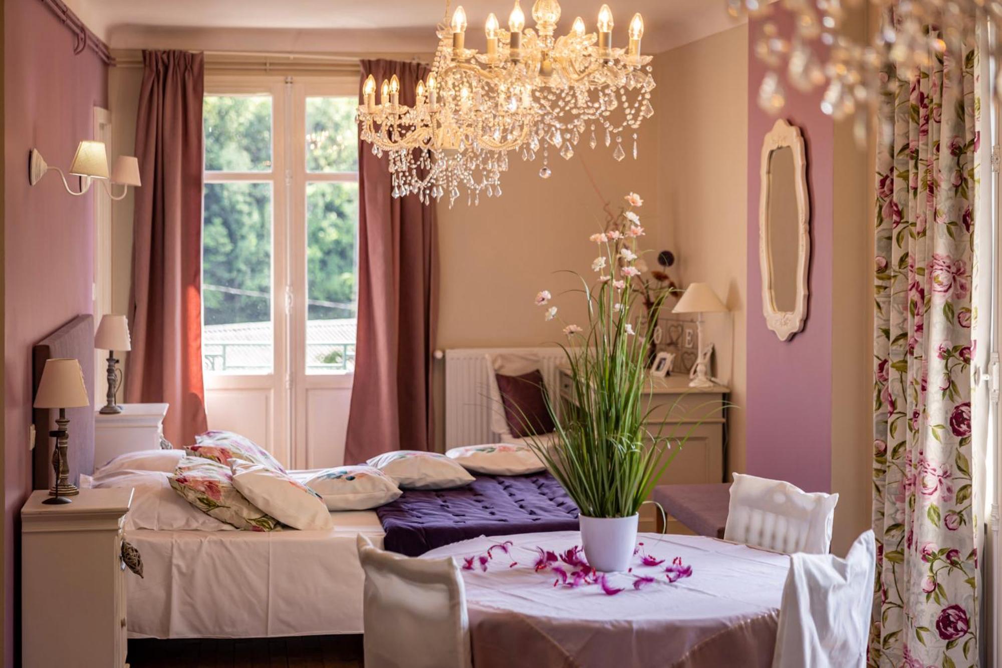 Domaine De La Clauzure Hotel La Roche-Canillac Buitenkant foto