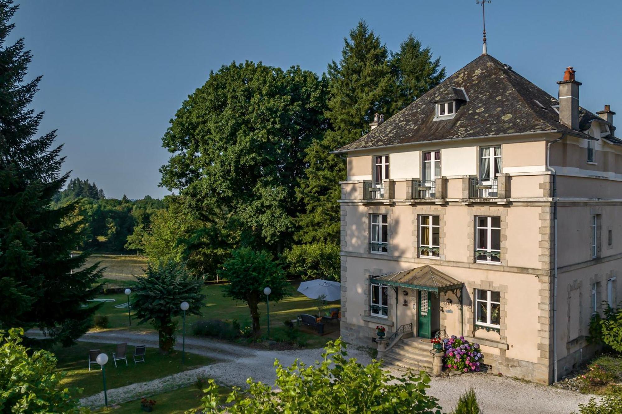 Domaine De La Clauzure Hotel La Roche-Canillac Buitenkant foto